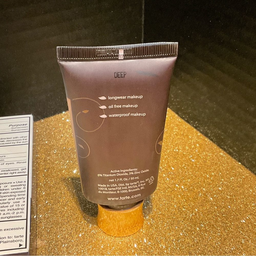 Tarte Amazonian Clay foundation in DEEP 14 - Picture 7 of 8
